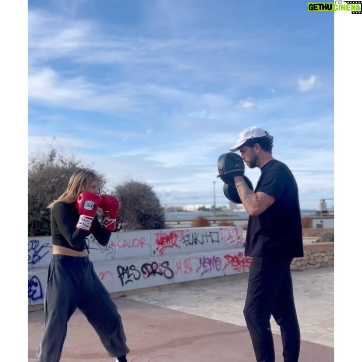 Maggie Civantos Instagram - π π§ββοΈπΆοΈππ₯ Seneca y El arte de morirπ