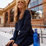 Maggie Civantos Instagram - Muy cool @maggiecivantos con nuestra nueva edición especial de Solán de Cabras!! Diseñada por @palomospain, es una autentica oda a los minerales de Solán de Cabras y a su composición única representada a través de cristales @swarovski.