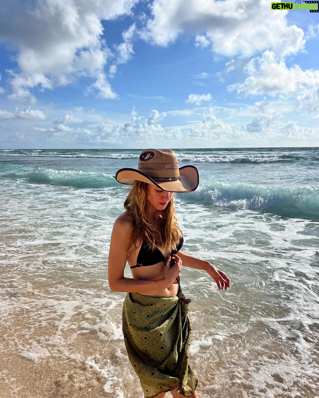 Maggie Civantos Instagram - un Noviembre mexicano! 🇲🇽❤️ … Mexican November, see you soon🤞I wish!