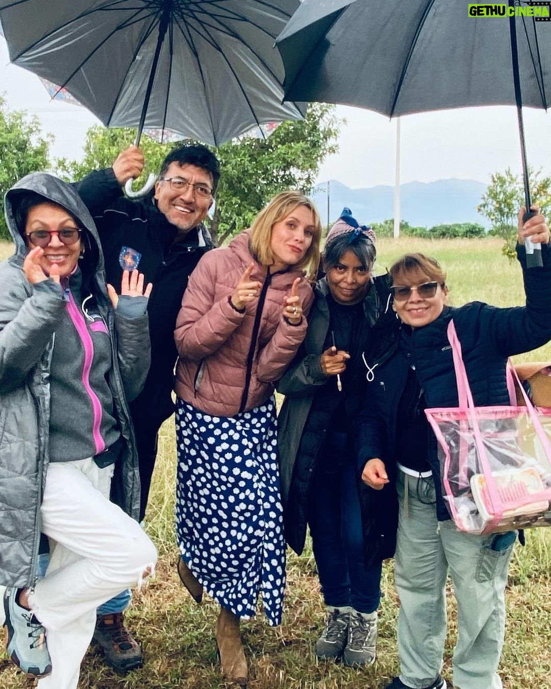 Maggie Civantos Instagram - Hoy si que el revoltijo de emociones es grande! mixed feelings … it’s a wrap!🎥 #versalles Os voy a extrañar… I’m going to miss you, chingones! 🖤 Monterey, Mexico