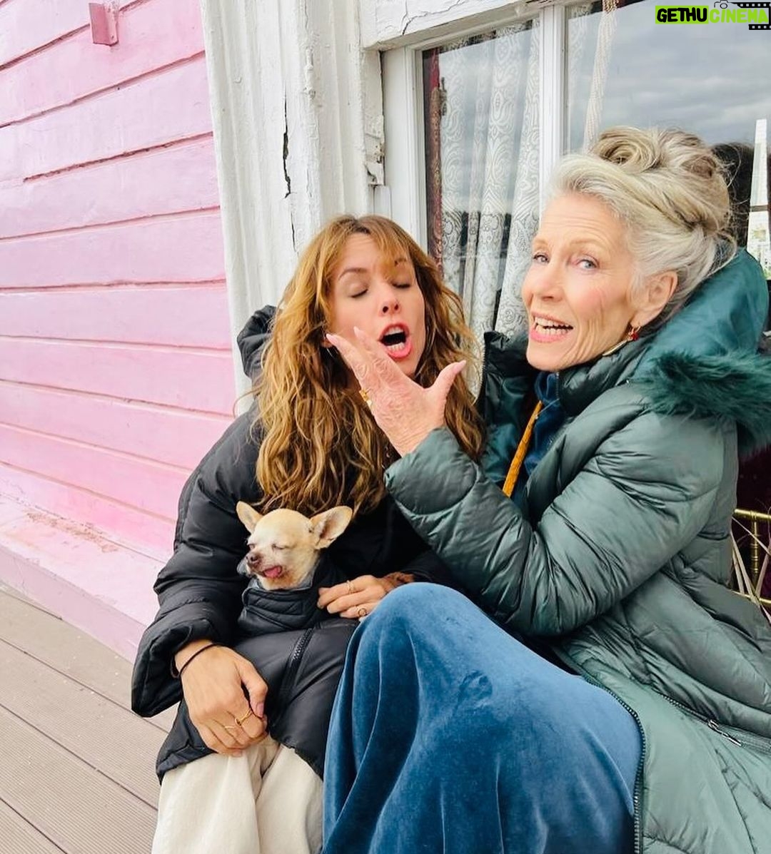 Maggie Civantos Instagram - Hoy se estrena @la_pasion_turca_ en @atresplayer Y no os podéis imaginar la emoción y ganas que tengo de que la disfrutéis porque está hecha con muuucha pasión… fue un proyecto intenso, muy particular para mi, donde conocí gente increíble y donde además de dejarnos la piel, también tuvimos momentos inolvidables, de muchas risas… Ahora ya es vuestra… This project was so special for me, it was a unique experience. We worked intensively with incredible people and pushed the boundaries. … we had fun, and laughed a lot… I wish you could enjoy with the passion we shared!