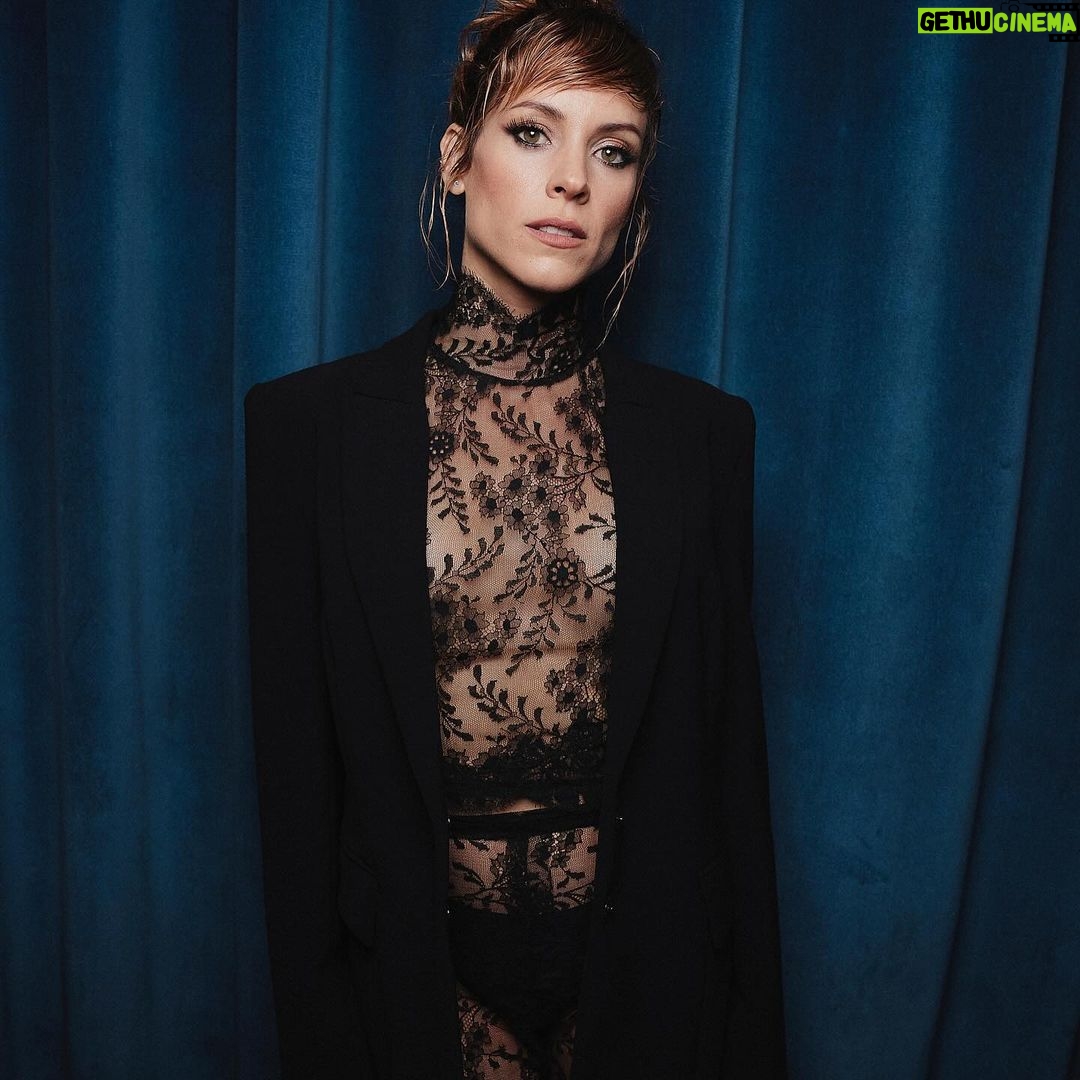 Maggie Civantos Instagram - El paseo por la alfombra del @festivalmalaga …como siempre muy emocionante! Thanks #dreamteam @diorbeauty @rebecatfigueroa @jorgefortesg @adrian_pardo_hairstudio @diorling1 🤍 🙏🏻❤️ @mariagorof … eres 🫶🏼 📸 @carlosvillarejo 💘