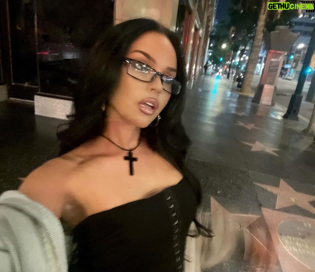 Maggie Lindemann Instagram - headsplit π―οΈπ¦΄π€πΌπ»