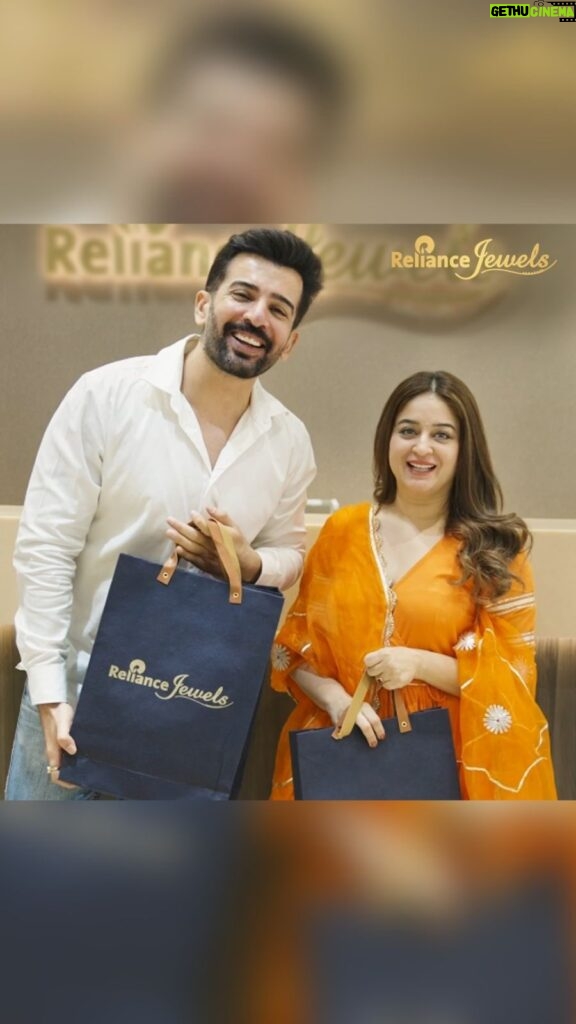 Mahhi Vij Instagram - This Diwali, I wanted to surprise our family with special gifts. @mahhivij introduced me to @RelianceJewels’ Swarn Banga collection, and it instantly felt like the right choice to express my love and gratitude. I decided to surprise my mother and sister with stunning diamond and gold necklaces from this collection. And, to make it even more special, I picked a beautiful and stylish piece for the most special person in my life, @mahhivij The Swarn Banga collection is truly awe-inspiring, drawing inspiration from the rich art and culture of Bengal. It has genuinely captivated my heart. The jewellery pieces are intricately designed and reflect the mesmerising art of Terracotta temples, the peaceful resonance of Shantiniketan, and the colourful celebration of Durga Pujo. If you’re also on the lookout for the perfect Diwali gifts for your family, explore Reliance Jewels’ Swarn Banga Collection, today. Hope you have a Happy Diwali! #RelianceJewels #BeTheMoment #RelianceJewelsXJayBhanushali #RelianceJewelsXMahhiVij #SwarnBangaCollection #FestiveJewellery #Diwali #DiwaliJewellery Mumbai, Maharashtra