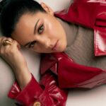 Maite Perroni Instagram - Florece sin importar el tipo de suelo… Gracias a los cómplices q nos encontramos en el camino, a los amigos incondicionales que cobijan nuestra alma con amor, a los amigos generosos que dan sin reservas, gracias al destino por permitirme coincidir en esta vida con uds. @piensoyo @cesargiraldodesign los amo 🙏🏻 gracias siempre !!!! Gracias por compartirme este espacio de la mano de @normacomumica y @stylehuntermx para ser portada de el mes de Marzo y compartir una buena plática.