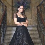 Malaika Arora Instagram - My 24hours trip to London was not all about breathing the London air, it was also about being a part of an exclusive showcase of exquisitely crafted gems and jewels by @birdhichand at Home House. I adorned a breathtaking emerald and diamond choker and thoroughly enjoyed myself around some very interesting conversations around design and style. #BirdhichandJewels #LondonLuxury #TimelessElegance @birdichand @birdhichand.middleeast @yashagarwal41