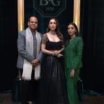 Malaika Arora Instagram – My 24hours trip to London was not all about breathing the London air, it was also about being a part of an exclusive showcase of exquisitely crafted gems and jewels by @birdhichand at Home House. I adorned a breathtaking emerald and diamond choker and thoroughly enjoyed myself around some very interesting conversations around design and style. 
#BirdhichandJewels #LondonLuxury #TimelessElegance
@birdichand @birdhichand.middleeast 
@yashagarwal41