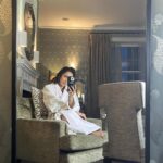 Malaika Arora Instagram - My 24 hrs in 🇬🇧…… from gloomy weather to glorious jewels 💕( p.s. loving this song )