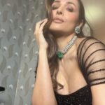Malaika Arora Instagram - My 24 hrs in 🇬🇧…… from gloomy weather to glorious jewels 💕( p.s. loving this song )