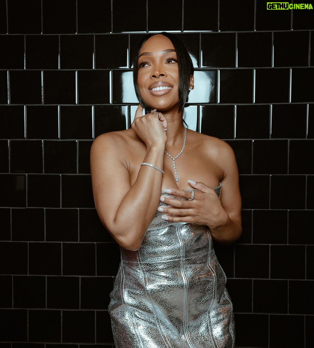 Malika Instagram - I’m so happy to announce I’m the new brand ambassador for @grownbrilliance Celebrating my Birthday and my own Grown Brilliance in diamonds that deserve me #GrownBrilliancePartner 💎