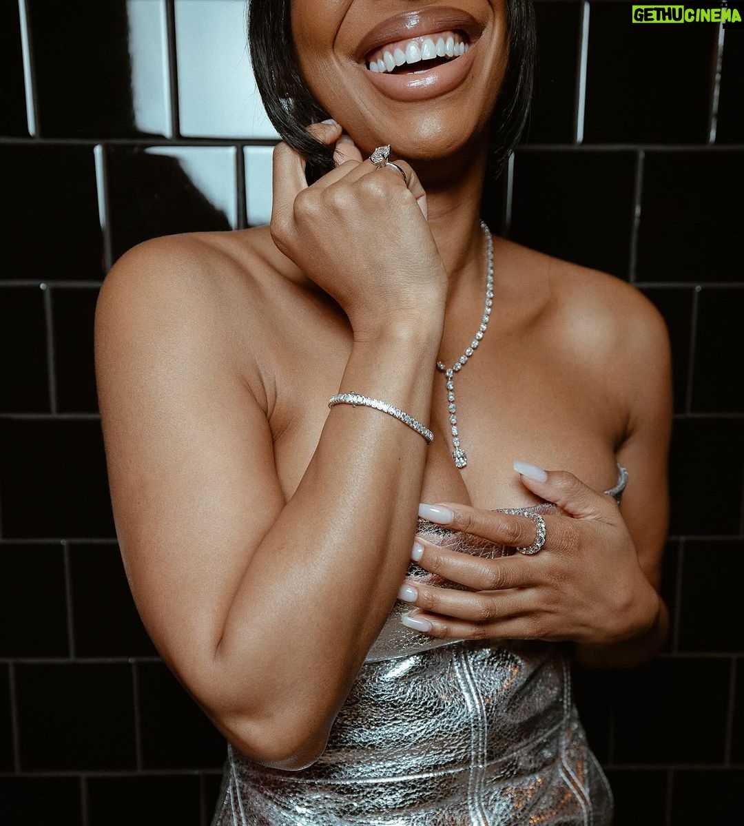 Malika Instagram - I’m so happy to announce I’m the new brand ambassador for @grownbrilliance Celebrating my Birthday and my own Grown Brilliance in diamonds that deserve me #GrownBrilliancePartner 💎