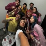 María Chacón Instagram - Pues ya salieron los dos primeros capítulos de @lolmx_oficial y yo también sigo impactada con mi desempeño en la casa me la pasé espectacular🤣 a mi me dijeron que fuera a divertirme у me lo tome muy enserio. Aquí les dejo unos BTS de esta experiencia surreal 😂💀