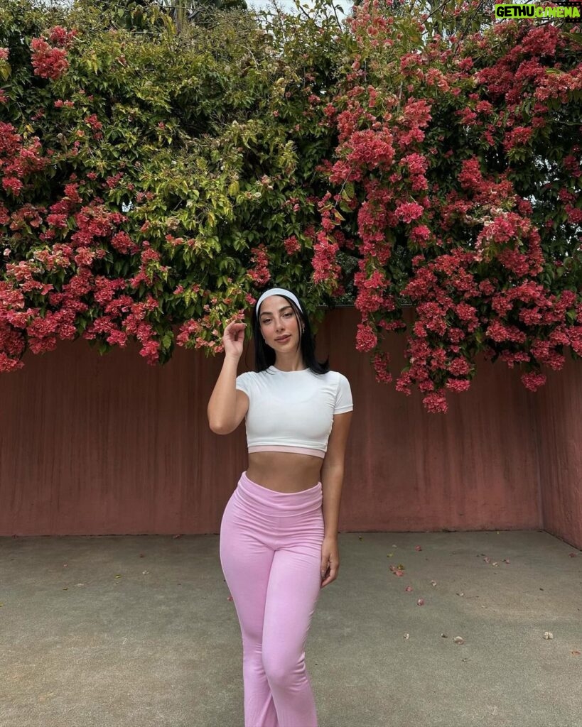 María Chacón Instagram - Girl therapy con @clarinsusa 🌸 Beverly Hills, California