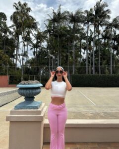 María Chacón Instagram - Girl therapy con @clarinsusa 🌸 Beverly Hills, California
