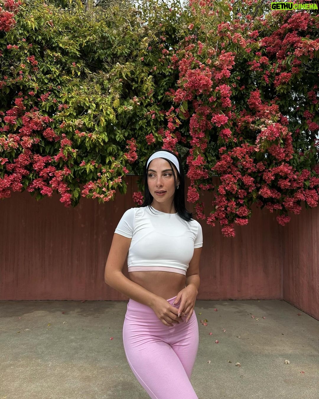 Mar铆a Chac贸n Instagram - Girl therapy con @clarinsusa 馃尭 Beverly Hills, California