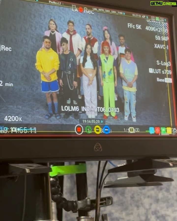 María Chacón Instagram - Pues ya salieron los dos primeros capítulos de @lolmx_oficial y yo también sigo impactada con mi desempeño en la casa me la pasé espectacular🤣 a mi me dijeron que fuera a divertirme у me lo tome muy enserio. Aquí les dejo unos BTS de esta experiencia surreal 😂💀