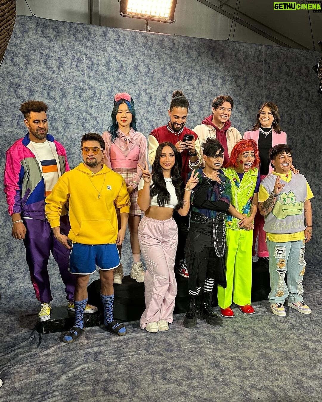 María Chacón Instagram - Pues ya salieron los dos primeros capítulos de @lolmx_oficial y yo también sigo impactada con mi desempeño en la casa me la pasé espectacular🤣 a mi me dijeron que fuera a divertirme у me lo tome muy enserio. Aquí les dejo unos BTS de esta experiencia surreal 😂💀