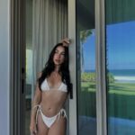 María Chacón Instagram - mentalmente aquí 💭🌊🤍🌴🐚