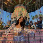 María Chacón Instagram - recuerditos de coachella de años pasados que no subí porque este año nos toca trabajar y verlo desde casa 🌼✌️🌈 Coachella