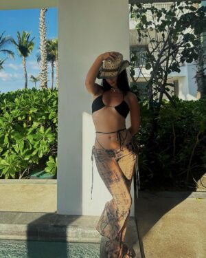 María Chacón Instagram - andaba bien salvame del olvidoooo con este outfit 🤠