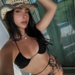 María Chacón Instagram - andaba bien salvame del olvidoooo con este outfit 🤠