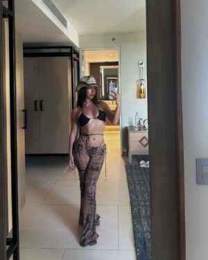 María Chacón Instagram - andaba bien salvame del olvidoooo con este outfit 🤠