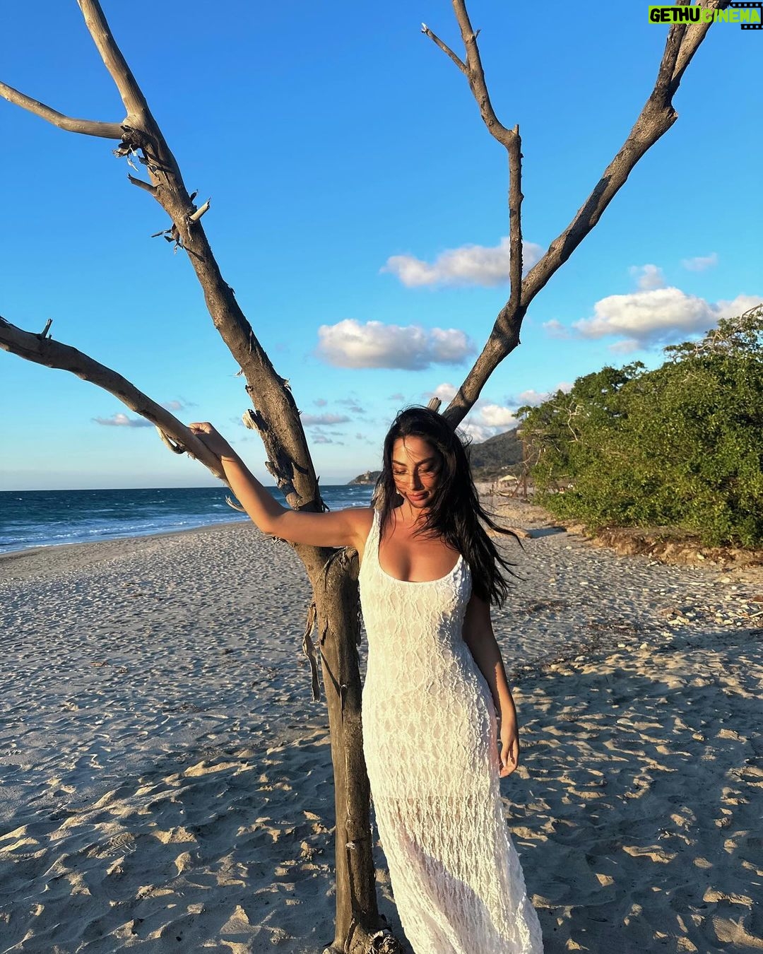 María Chacón Instagram - atardecer bonito ✨✨ @conradpuntademita Conrad Punta de Mita