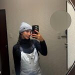 María Chacón Instagram - propósitos de 2024: aprender cosas nuevas aunque me de miedo…. :) Me aventé a tomar mi primer clase de esquiar y estaba toda emocionada porque aunque me daba miedito lo logré (no me juzguen literal es mi primera clase y progreso de dos horas 😂) pero me divertí como niña chiquita y afortunadamente no me caí ni me fracture nada 😂 Niseko, Hokkaido