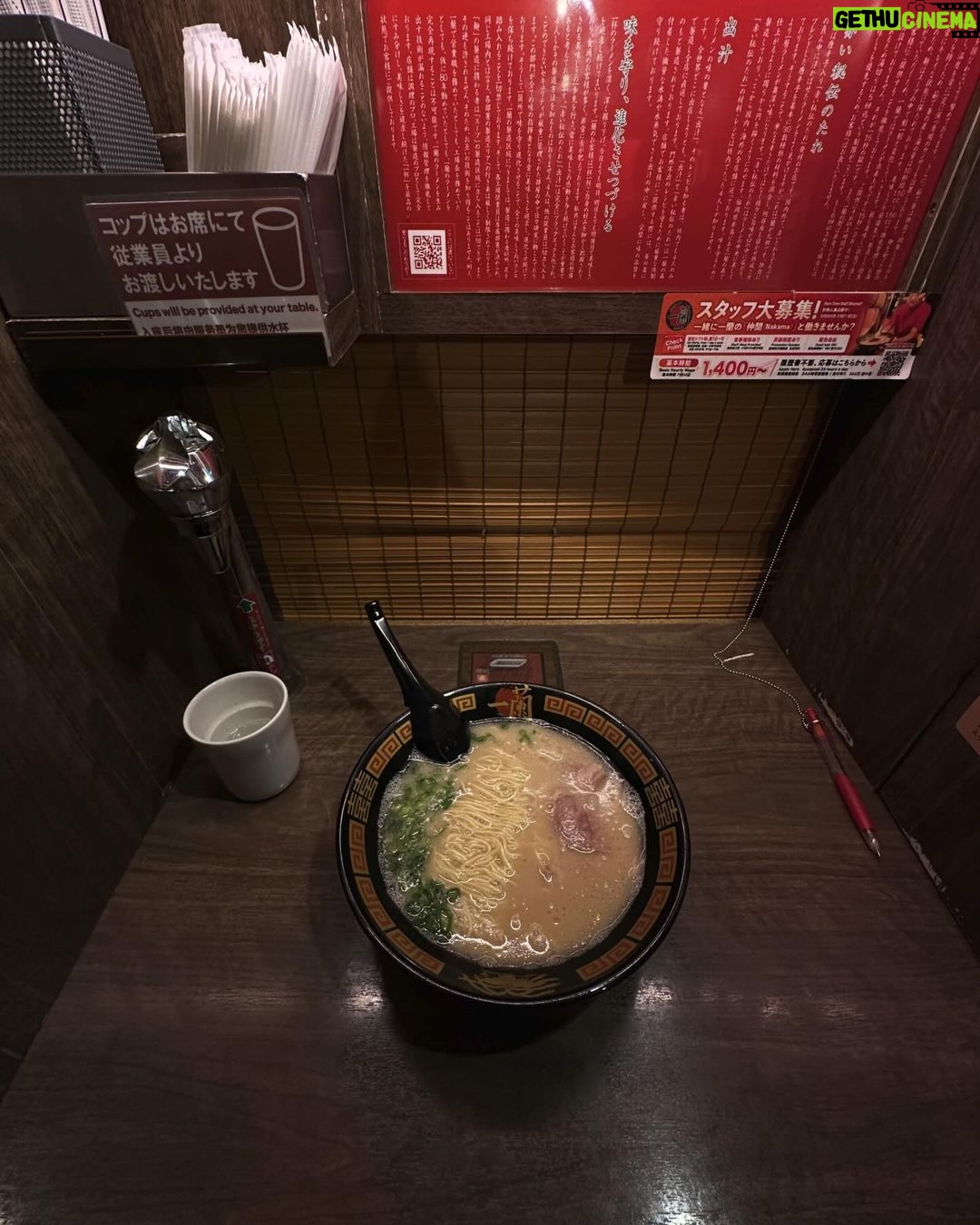María Chacón Instagram - año nuevo en tokyo 🍜🥢🥟🇯🇵🏯 Tokyo, Japan