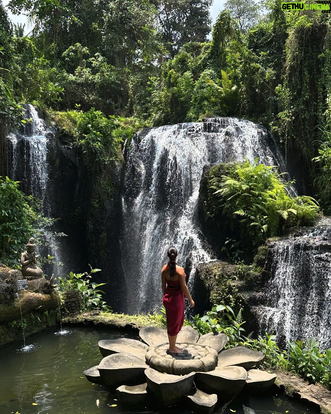 María Chacón Instagram - algunas de mis fotos favoritas de 2023 que no postee ✨ -flower fiels en carlsbed, cali. -st Barths -Costa Rica -nusa penida -punta mita -amalfi coast -ubud, bali -Río de Janeiro -Colombia -brindando con mi gente más cercana a salud de mi papá con los vinos que tenían sus etiquetas. 🤍 Agradecida por tantos recuerdos hermosos que me dio este año. ❤️