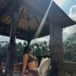 María Chacón Instagram - jungle livin’ 🤎🌴 @riotswim Bali, Indonesia