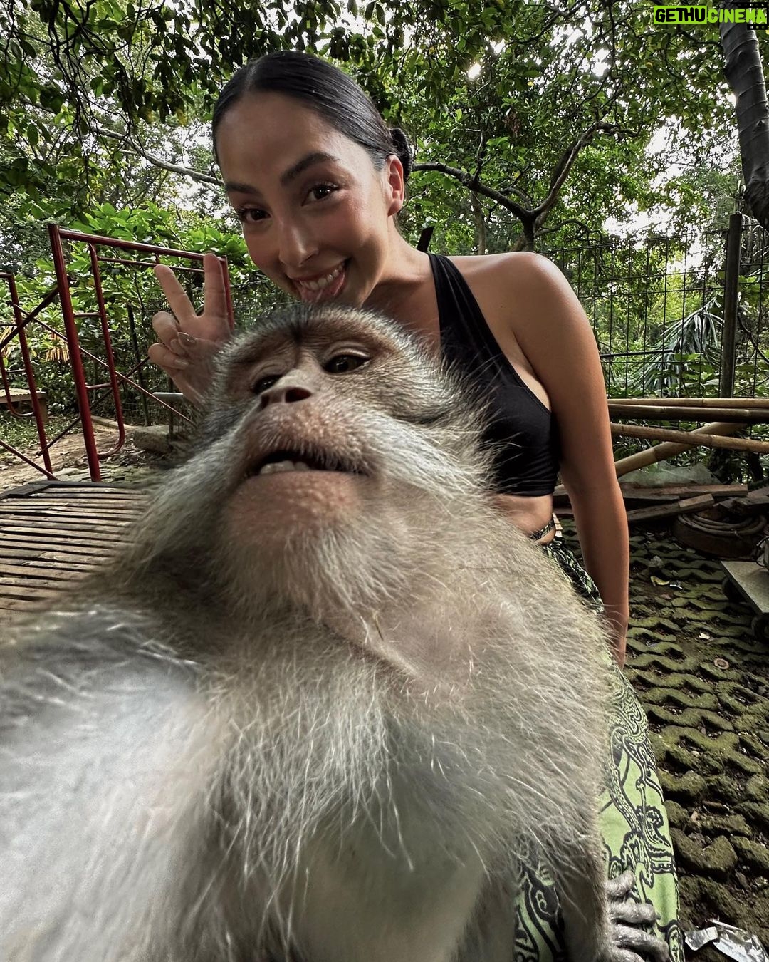 Mar铆a Chac贸n Instagram - Selfie con mi amiguito nuevo馃悞馃槀 Monkey Forest Ubud