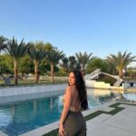 María Chacón Instagram - recuerditos de coachella de años pasados que no subí porque este año nos toca trabajar y verlo desde casa 🌼✌️🌈 Coachella