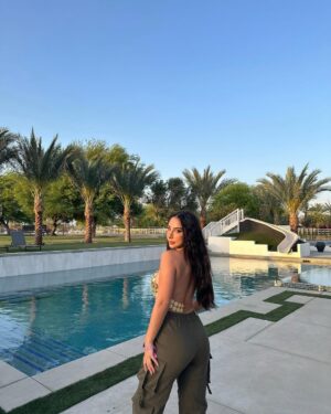 María Chacón Instagram - recuerditos de coachella de años pasados que no subí porque este año nos toca trabajar y verlo desde casa 🌼✌️🌈