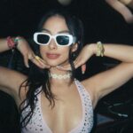 María Chacón Instagram - recuerditos de coachella de años pasados que no subí porque este año nos toca trabajar y verlo desde casa 🌼✌️🌈 Coachella