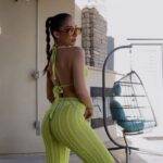 María Chacón Instagram - recuerditos de coachella de años pasados que no subí porque este año nos toca trabajar y verlo desde casa 🌼✌️🌈 Coachella