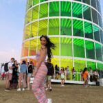 María Chacón Instagram - recuerditos de coachella de años pasados que no subí porque este año nos toca trabajar y verlo desde casa 🌼✌️🌈 Coachella