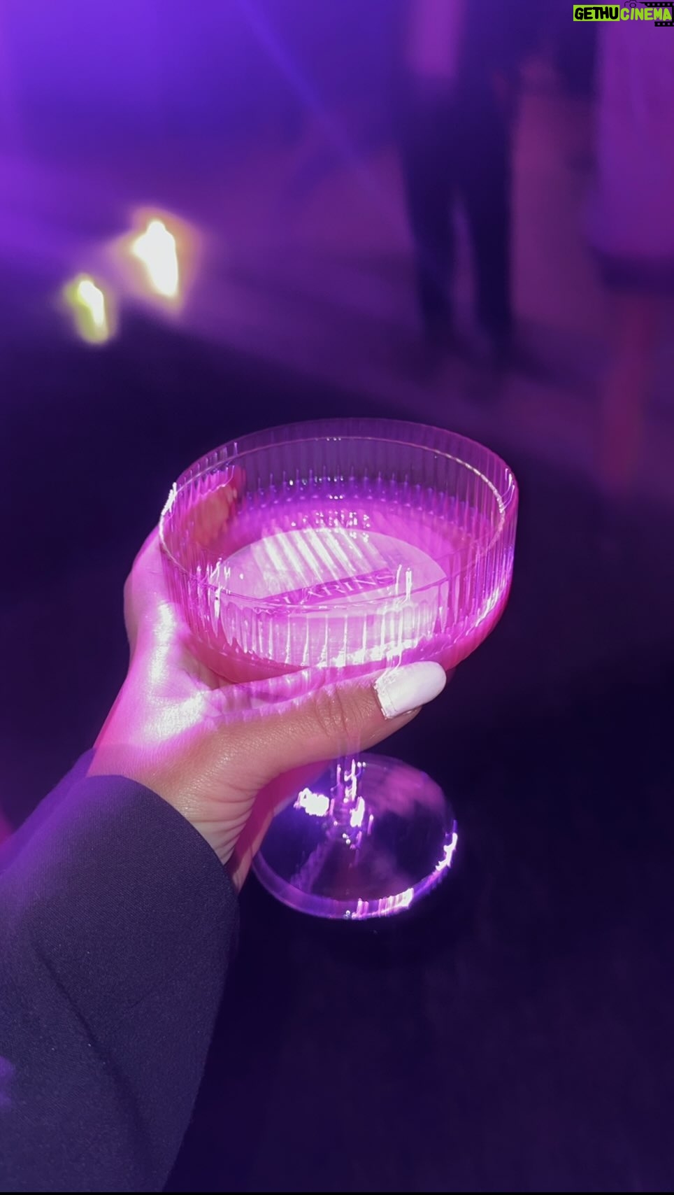 Mar铆a Chac贸n Instagram - Uno mas de la fiesta de @clarinsusa porque este video esta demasiado cool para no repostearlo 馃敟馃巰馃挆