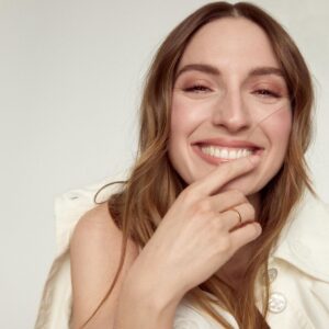 María Valverde Instagram - 🌸 @paulareed_ 
MakeUp @paulasoroa Hair @jesusdepaula Style @cinditafigueroa Gracias @inchisandrose  #DreamTeam #Happiness