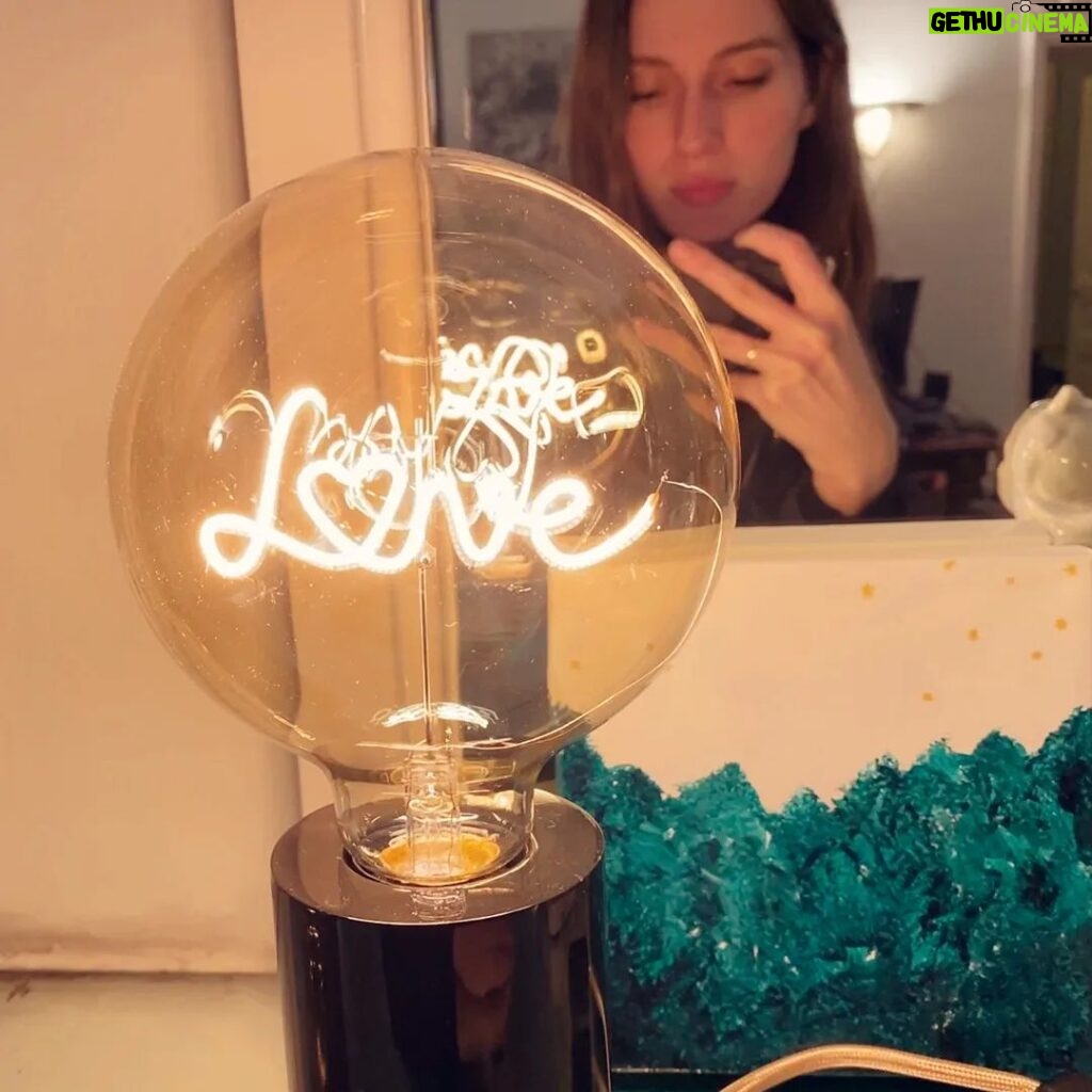 María Valverde Instagram - Love 💡
