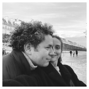 María Valverde Instagram - Feliz vuelta al sol, mi amor, mi loco. 
Juntos de la mano en esta aventura que es la vida. 
Te amo, @gustavodudamel
