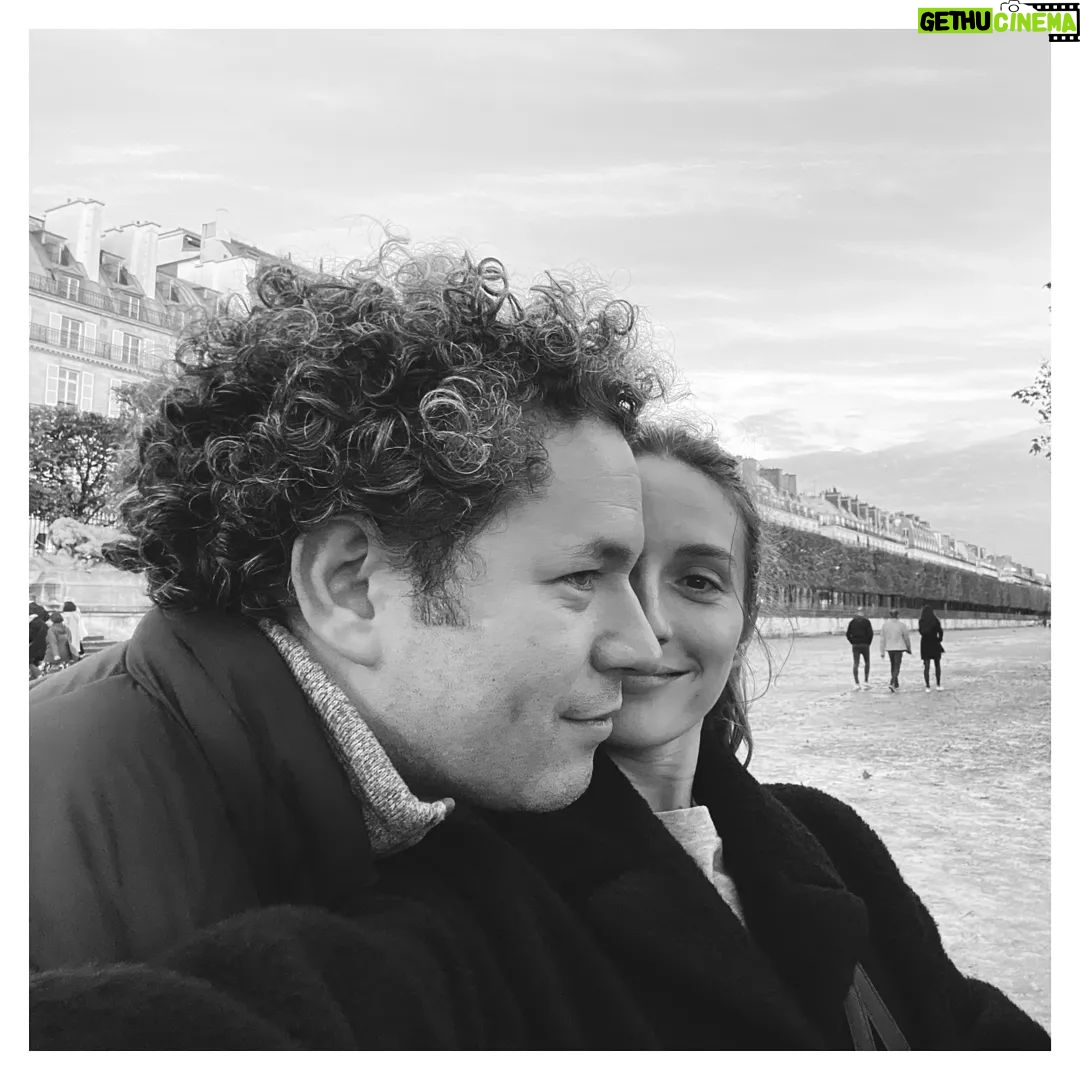 María Valverde - 44.6K Likes - Feliz vuelta al sol, mi amor, mi loco.
Juntos de la mano en esta aventura que es la vida.
Te amo, @gustavodudamel
