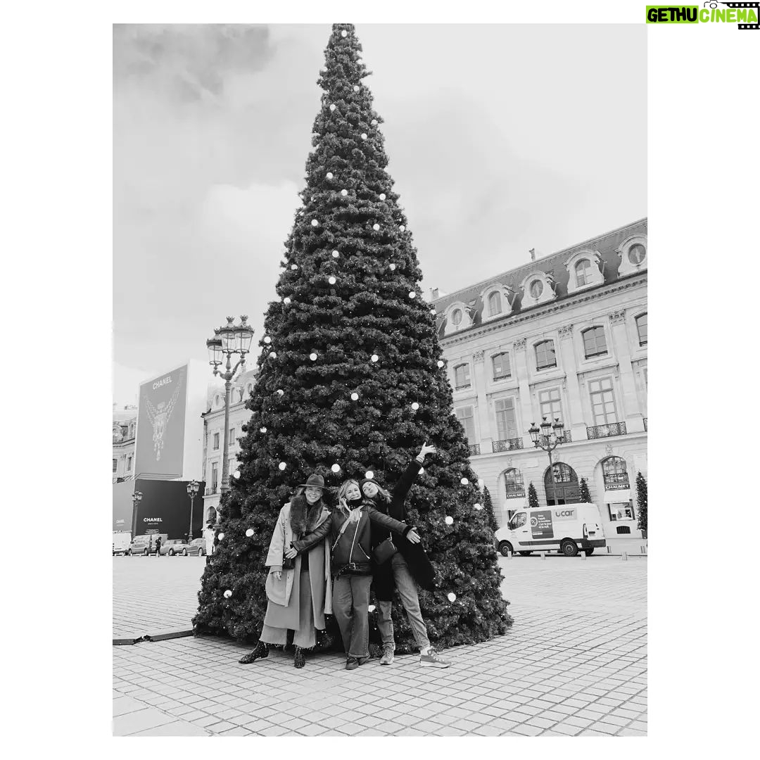 María Valverde Instagram - Paris & Friends (II).