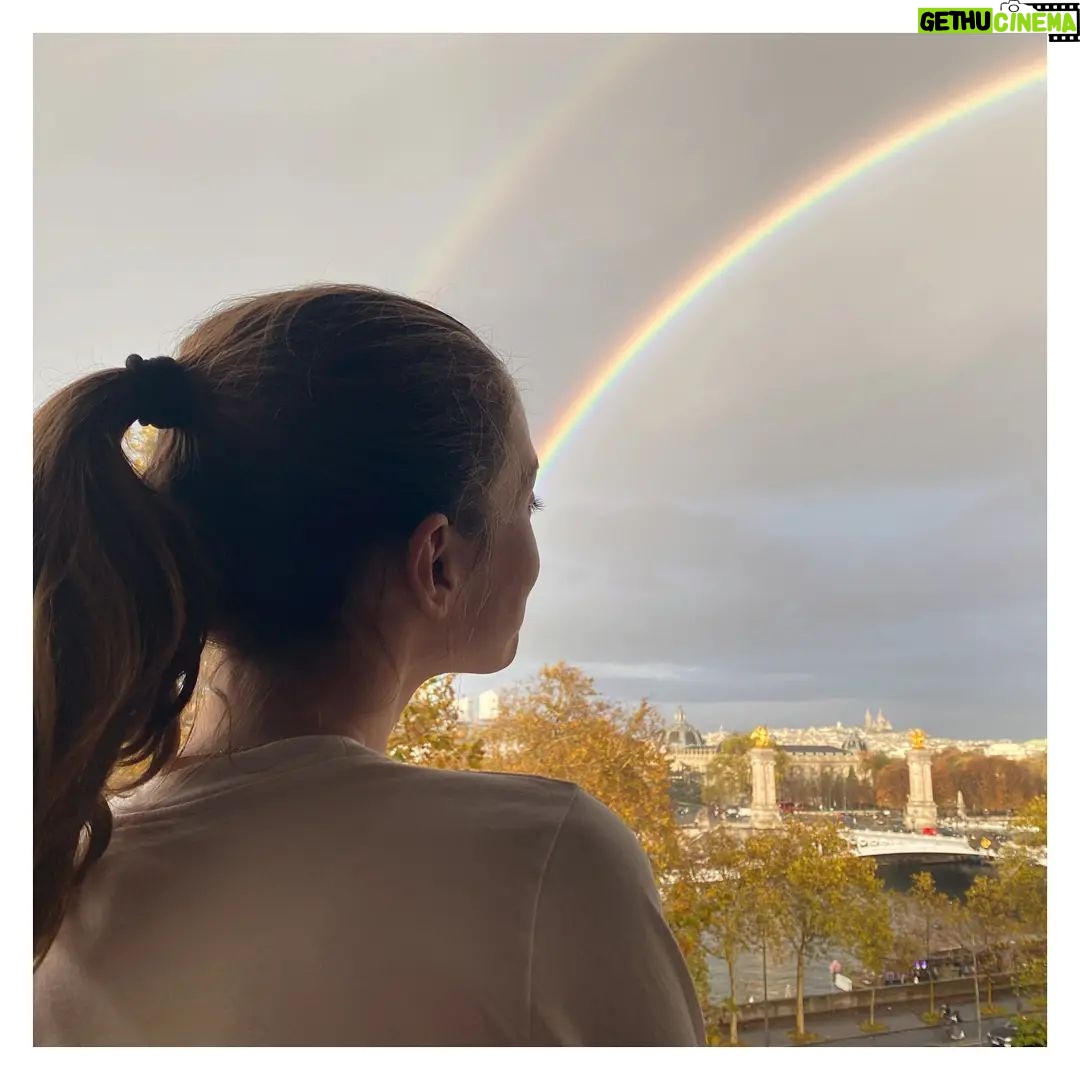 María Valverde Instagram - Aún con jet-lag, pero... París 🌈❤. ----- I'm still jet-lagged, but... Paris 🌈❤.