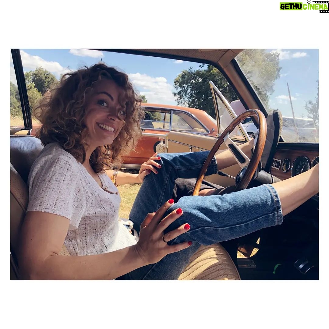María Valverde Instagram - Qué placer tener compañeras con las que disfrutar en el set (y descargar tensiones 🤣😅). Gracias @lolafonca ❤ #DistanciaDeRescate ----- It's great to have mates to enjoy with on the set (and relieve tension 🤣😅). Thanks @lolafonca ❤ #FeverDream