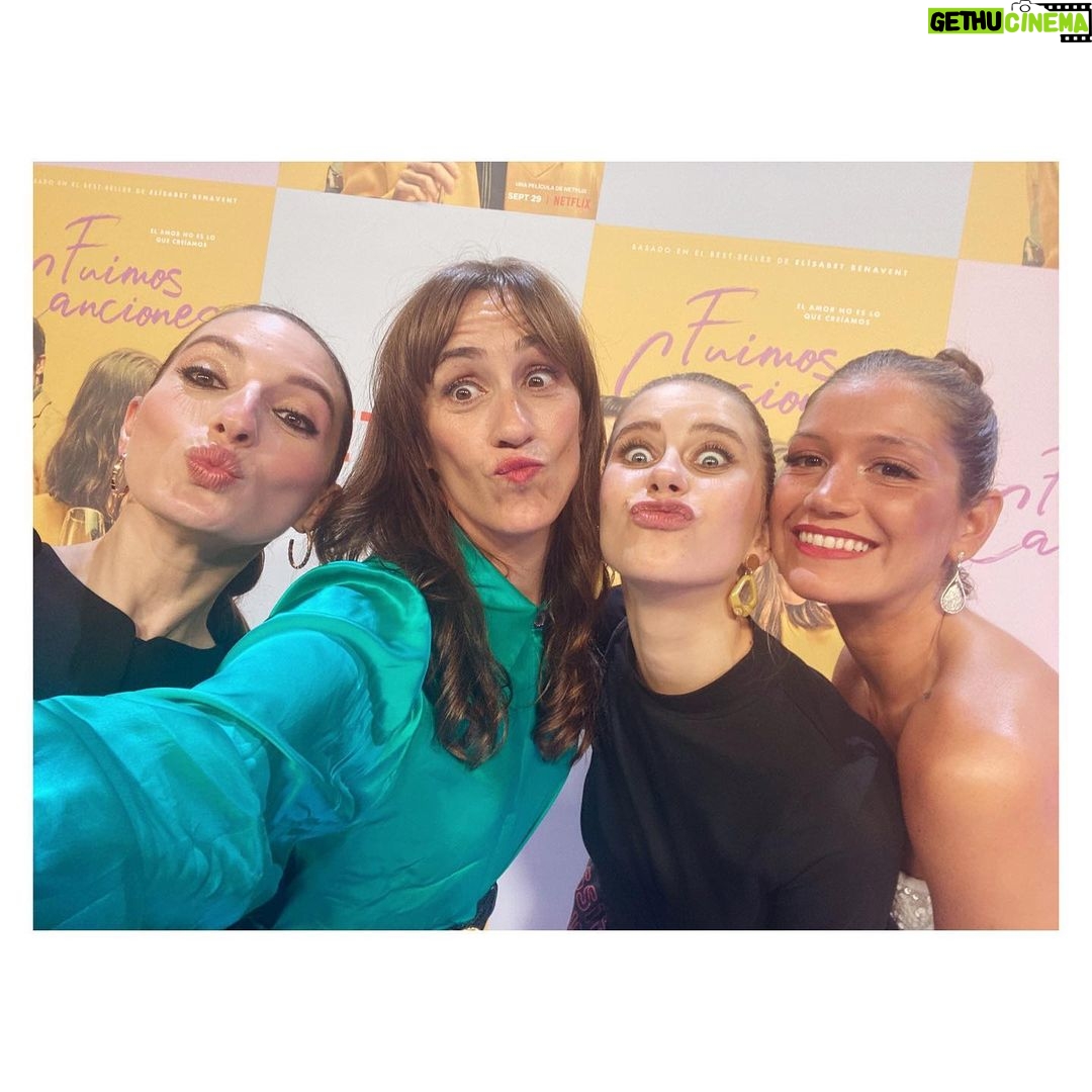 María Valverde Instagram - Este año ha estado lleno de momentos muy especiales, que guardo en mi cajita de cristal. Gracias por vuestro amor y vuestro tiempo❤️ Brindo porque se multipliquen todos vuestros sueños y deseos. ¡Feliz 2022! ----- This year has been full of very special moments, which I keep in my little glass box. Thank you for your love and your time❤️ I wish all your dreams and wishes will be multiplied. Happy 2022! My Heart