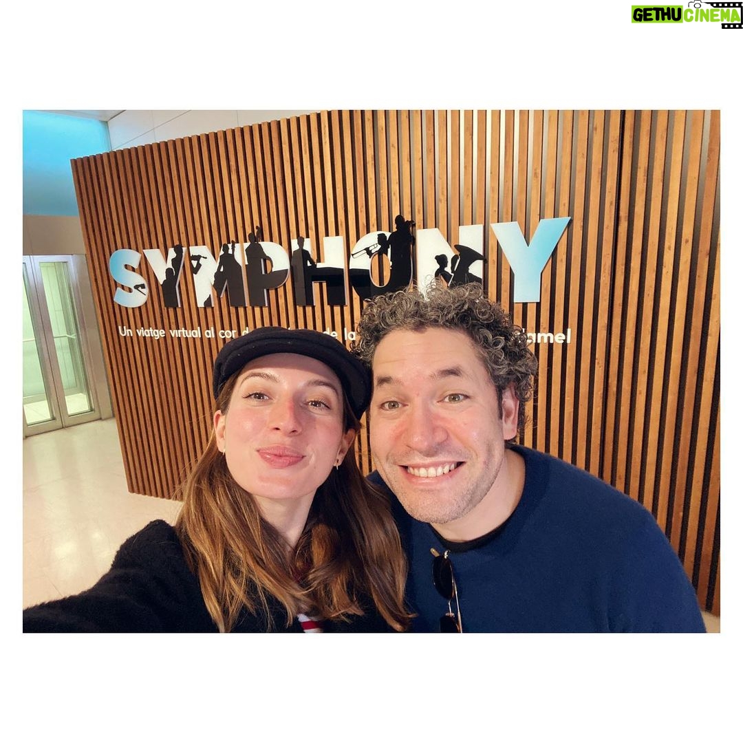 María Valverde Instagram - Este año ha estado lleno de momentos muy especiales, que guardo en mi cajita de cristal. Gracias por vuestro amor y vuestro tiempo❤️ Brindo porque se multipliquen todos vuestros sueños y deseos. ¡Feliz 2022! ----- This year has been full of very special moments, which I keep in my little glass box. Thank you for your love and your time❤️ I wish all your dreams and wishes will be multiplied. Happy 2022! My Heart