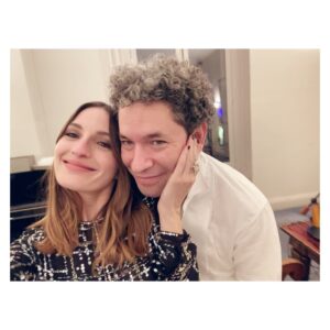 María Valverde Instagram - Ayer fue un día MUY especial. Un día que recordaremos el resto de nuestra vida. Me siento muy feliz y orgullosa de mi amor, que empieza una nueva etapa fascinante en la Ópera de París. 

-----

Yesterday was a VERY special day. A day that we will remember for the rest of our lives. I feel very happy and proud of my love, who starts a new fascinating stage at the @operadeparis.