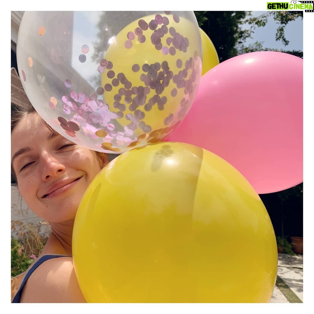 María Valverde Instagram - Cualquier día es bueno para volver a celebrar 😜. ----- Any day is a good day to celebrate again 😜.