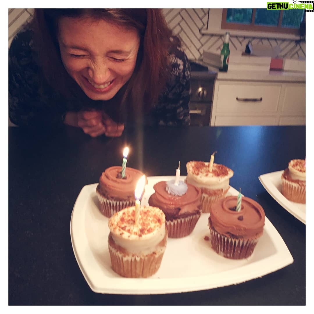 María Valverde Instagram - ¡Hoy cumple años esta personita que admiro y quiero tanto! Gracias @gabycamejo por hacer que la vida a tu lado sea mucho más bonita. Te quiero, hermana del alma 💜.